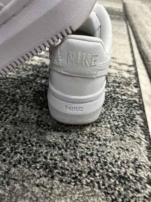 Маратонки кожени Nike