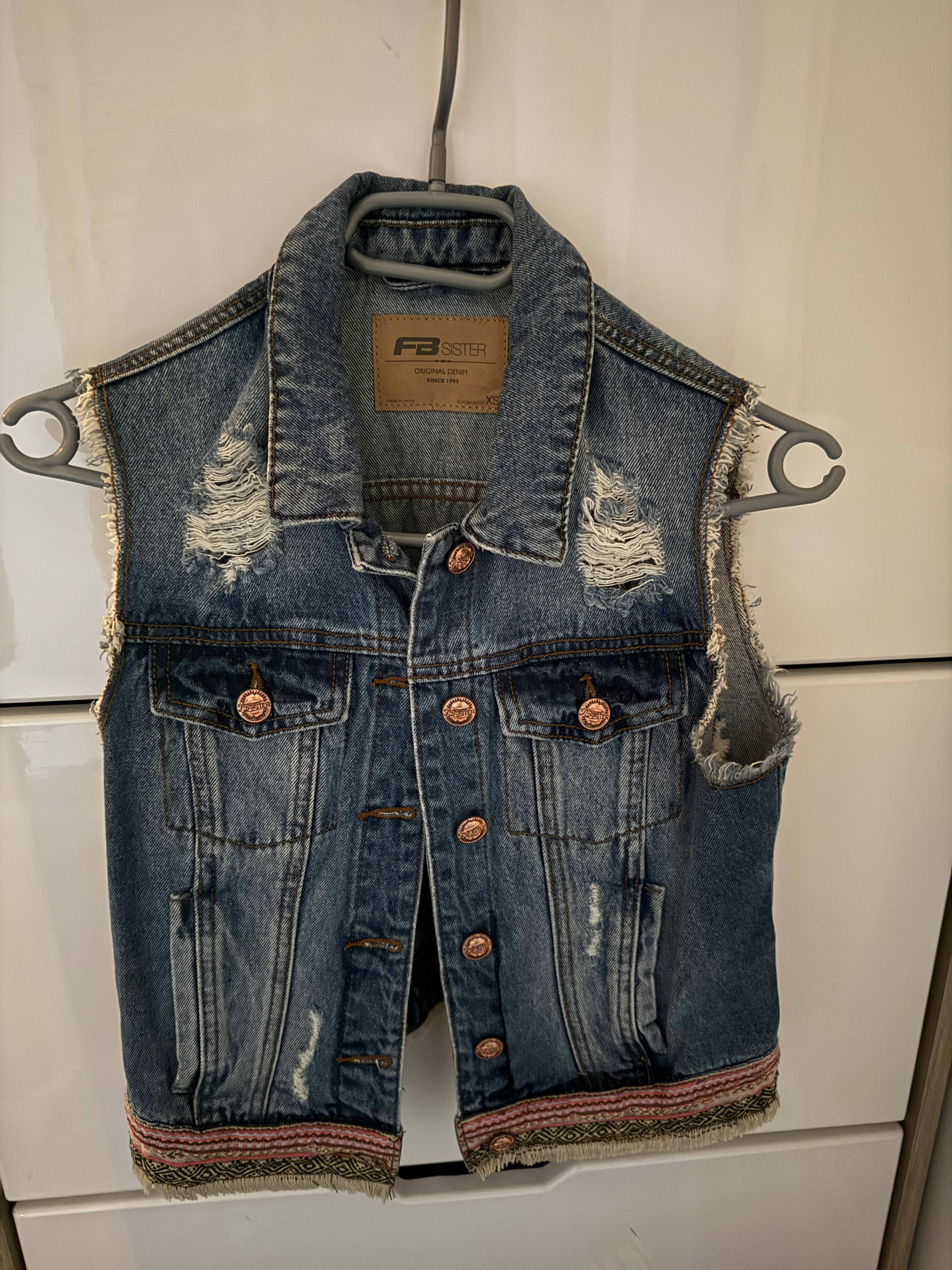 Vestă blugi cu model în partea de jos