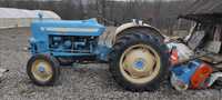 Vând tractor ford 3000 50 cai