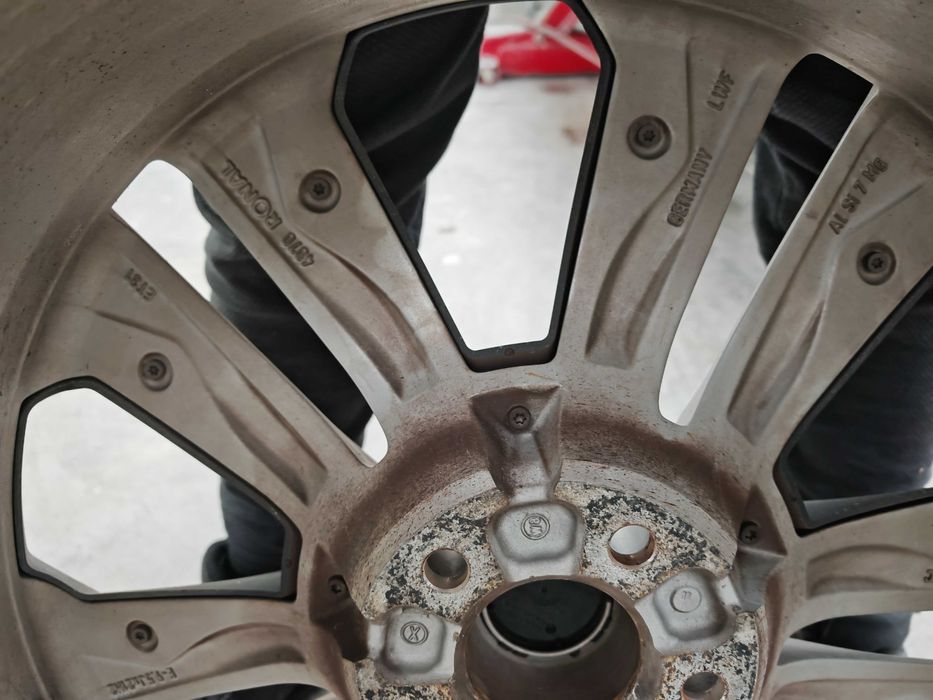 ОРИГИНАЛНИ джанти със гуми!! AUDI