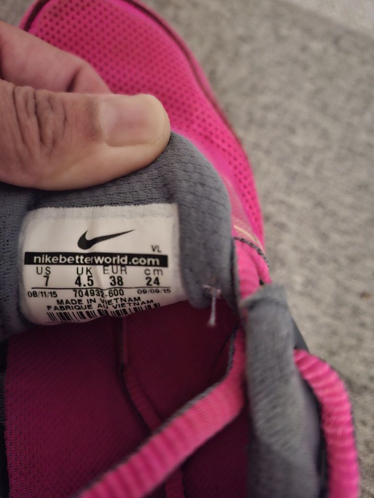 Дамски маратонки Nike