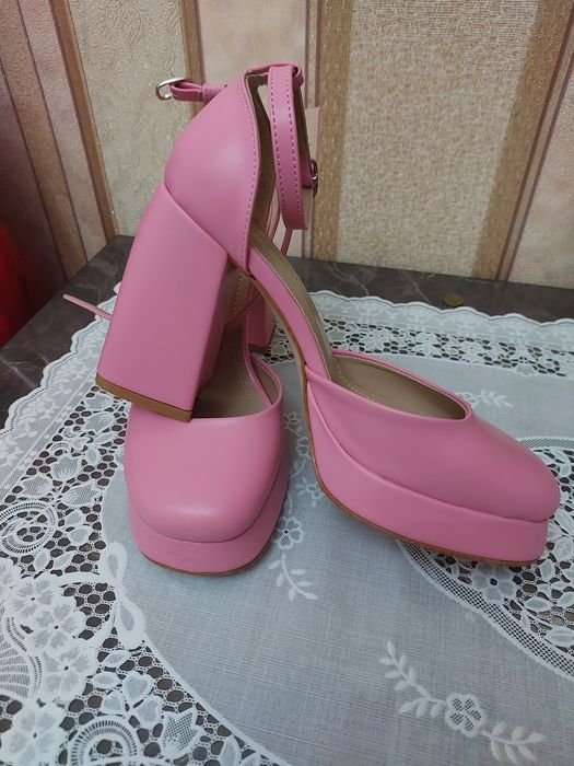 Модельные босоножки