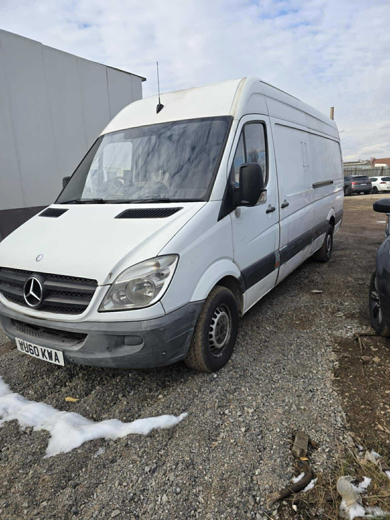 Продавам Sprinter 313