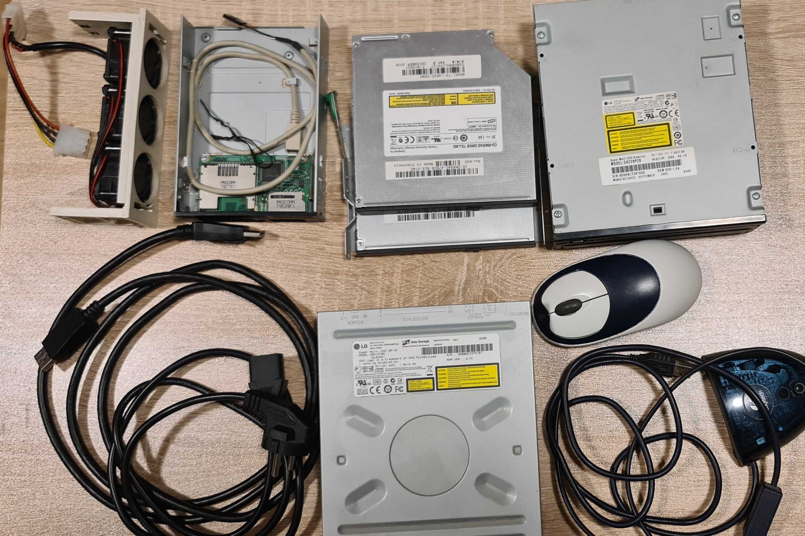 dvd, SD card reader, logitech мишка, displayport