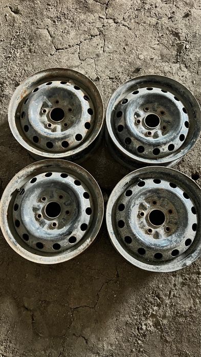Продам комплект штампованных дисков. Размеры: R14/5×114.3. Торг.