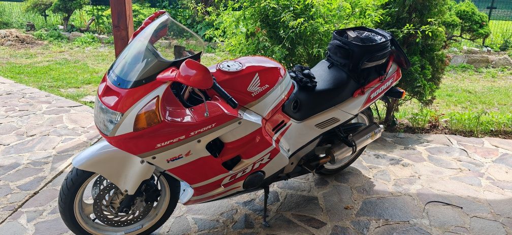 Honda cbr 1000f sc24