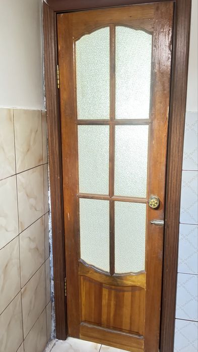 Продам двери вместе с ручками