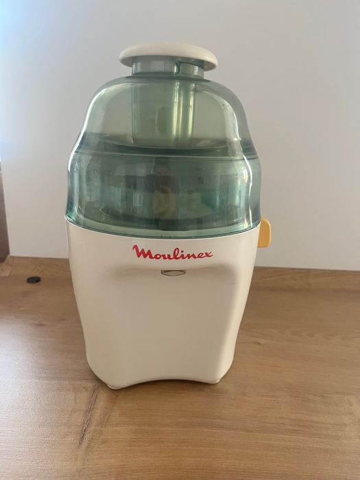 Компактна сокоизтисквачка Moulinex