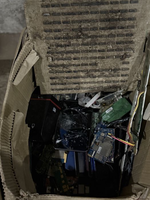 componente pc / laptop - tablete  - telefoane defecte de reciclat