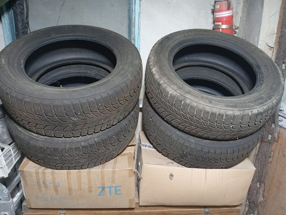 Комплект зимних шин