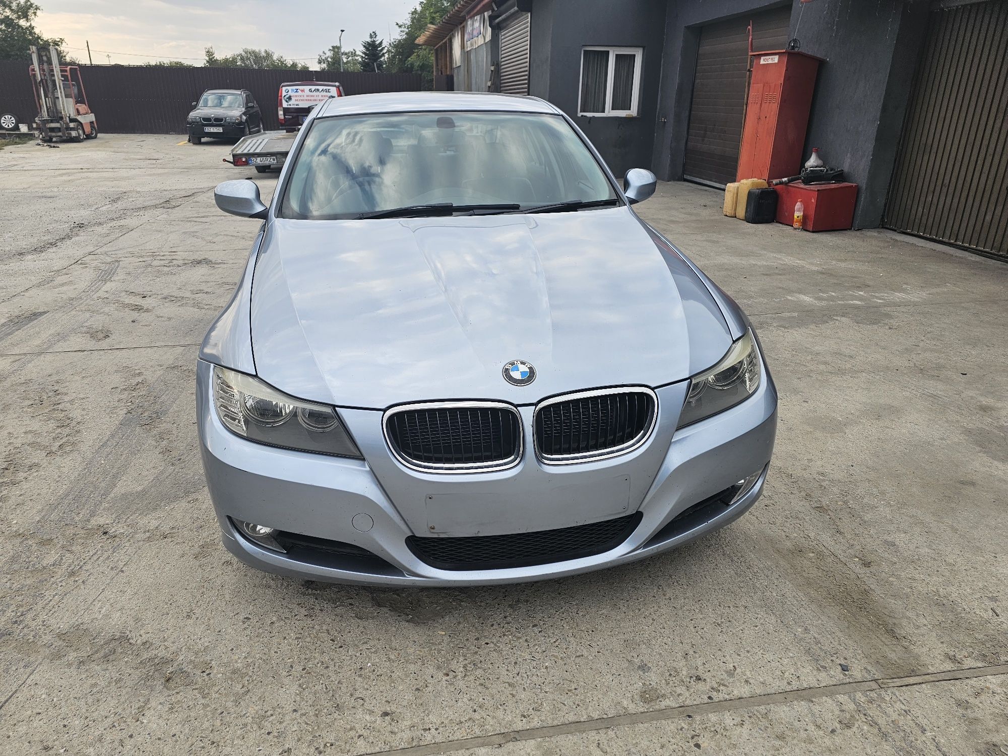 Piese bmw e90 facelift  316D 2011