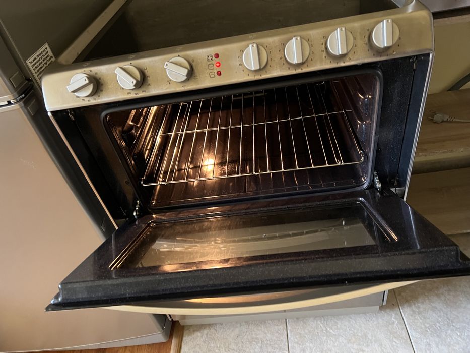 Комбинирана фурна с котлони и съдомиялна