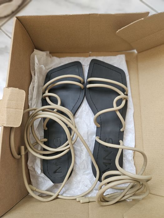 Сандали на Mango