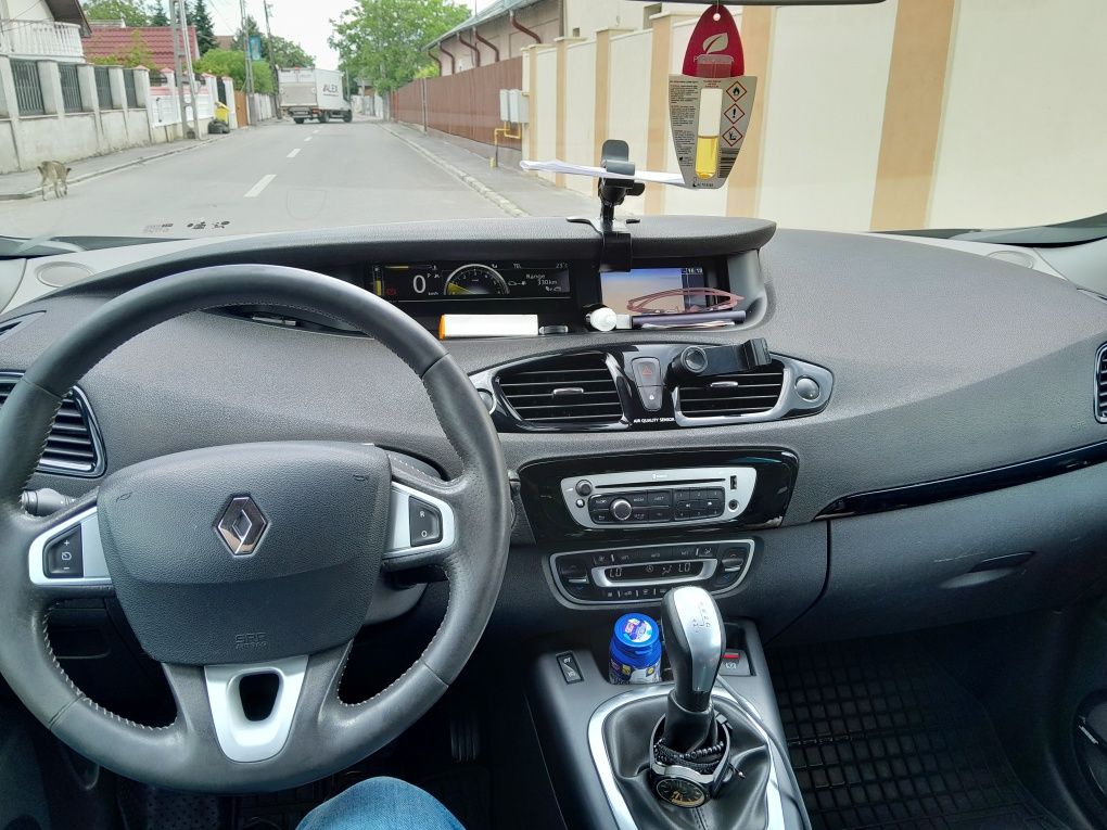 Vând schimb Renault Scenic 2012 2.0