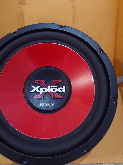 Vând două subwoofere auto Sony + stație Sony