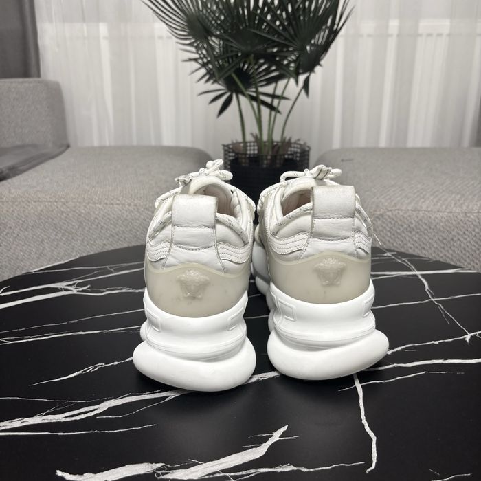 Versace chain reaction