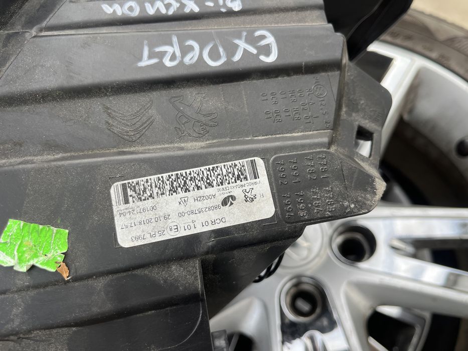 Фар Peugeot Expert Xenon