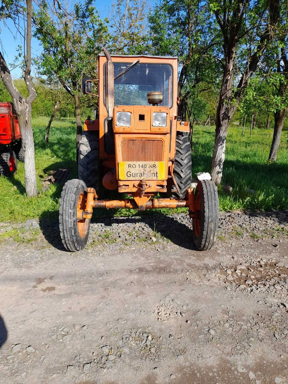 Vând tractor u650 cu tot cu plug