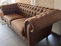Canapea Chesterfield tip fluture cu butoniere