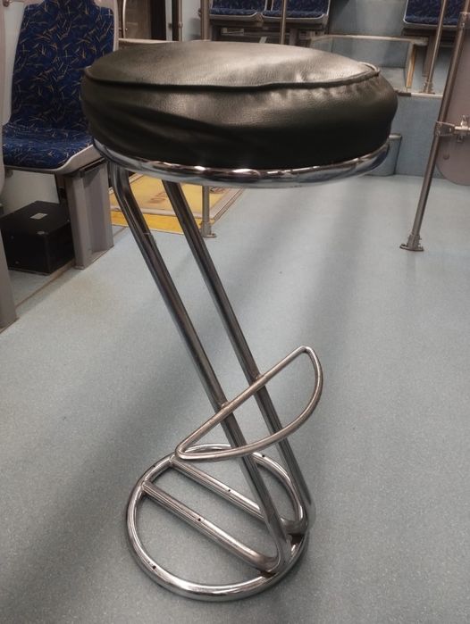 Продам барный стул цена 30000