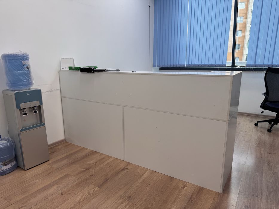 Ресепшн, стойка для офиса