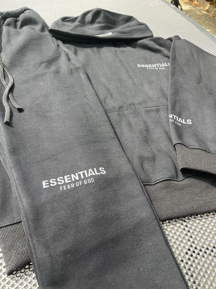 Еssentials екипи (сиво,черно,бежаво)
