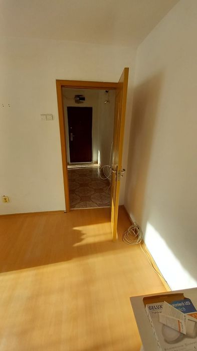 Vând apartament cu 2 camere,semidecomandat etaj 4 accept și schimb .