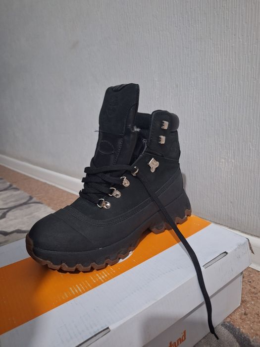 Продам ботинки тимберланд 41 размера