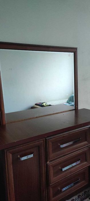 Spalniy-divan va tryuma sotiladi.