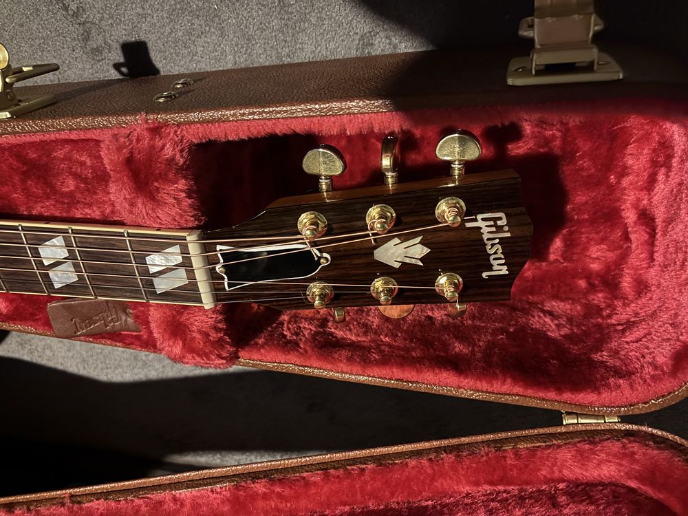 Gibson Songwriter Standard