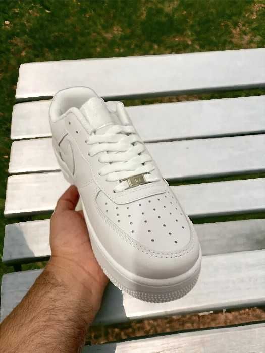 Nike Air Force 1 Triple White