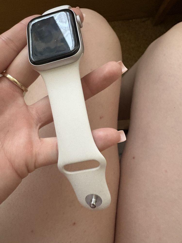 Apple watch SE часовник