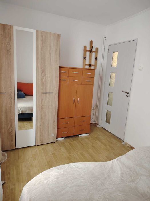 Proprietar , inchiriez pe termen lung apartament 2 camere