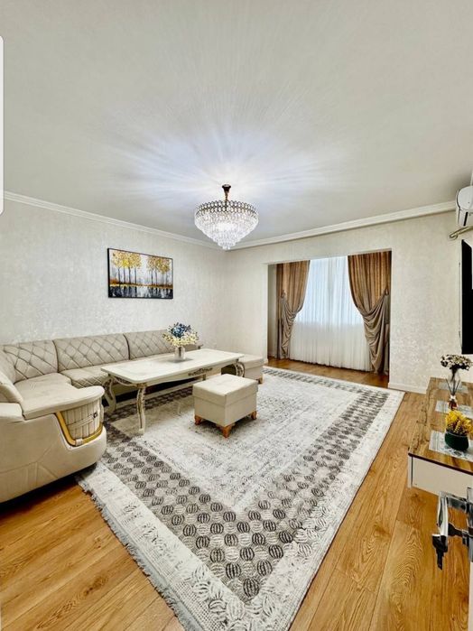 3-х ком. квартира.  м. Ойбек в Центре Города!