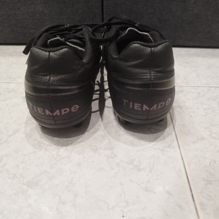 Детски футболни бутонки