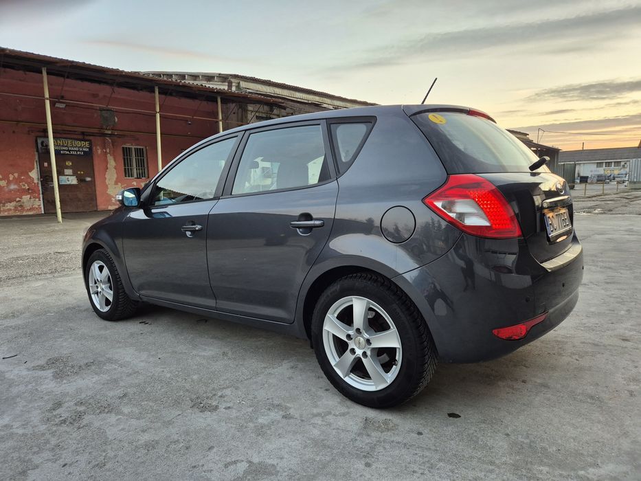 Kia Ceed  2010 1.6 crdi Schimb cu auto cu Cutie automată