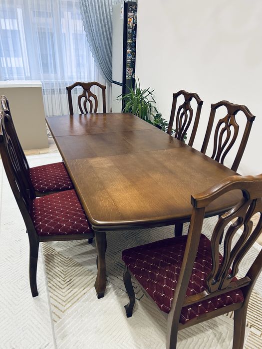 Продается стол и стулья отличном состояний красный дерево