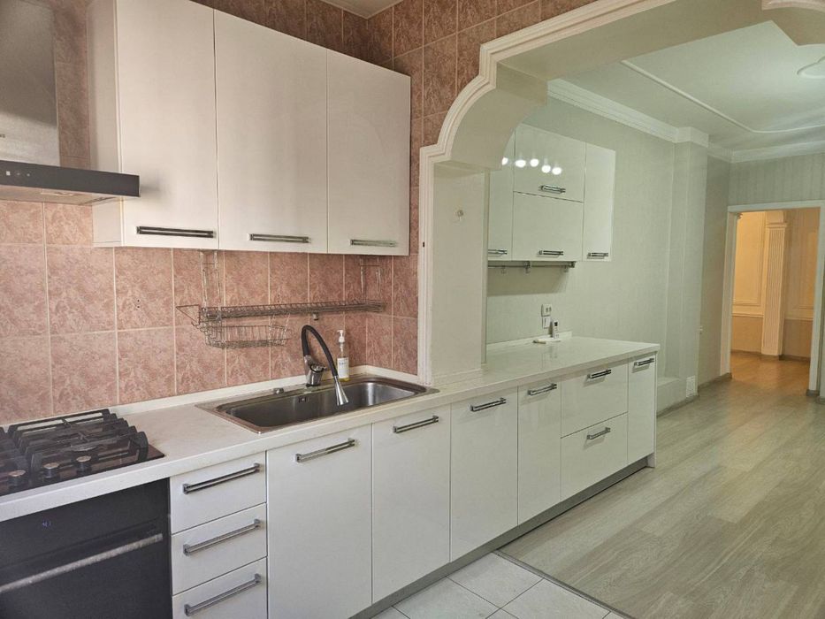 В продаже 4х комнатная квартира на Айбеке. 182м2