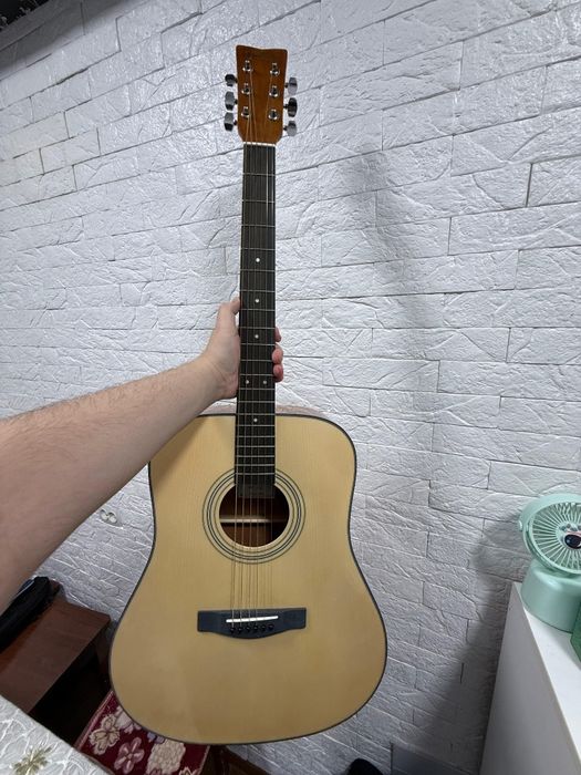 Продам практически новую Гитару