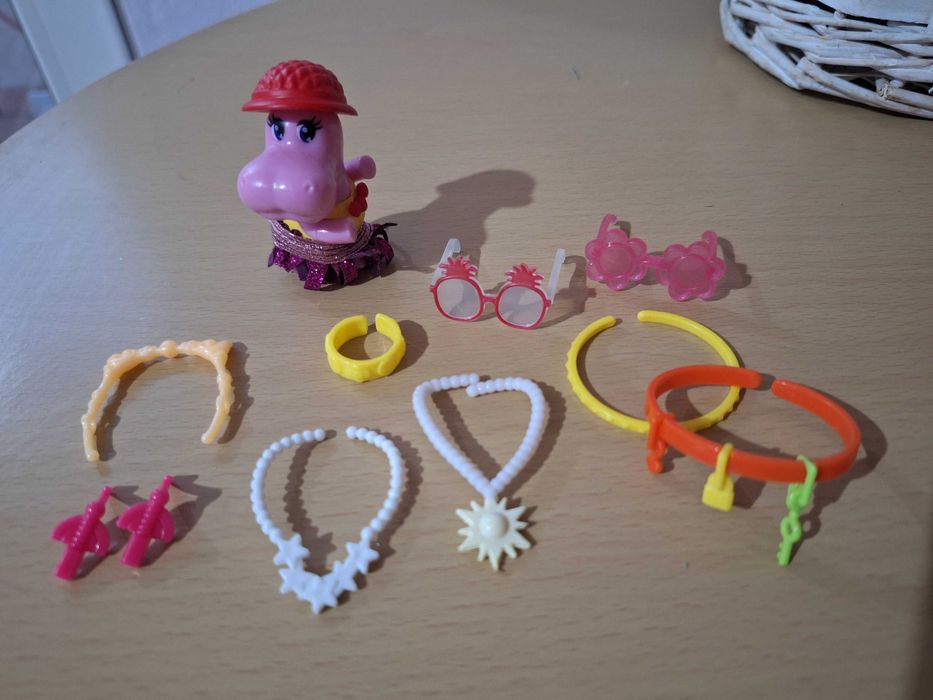 Дрехи и аксесоари за кукли Барби