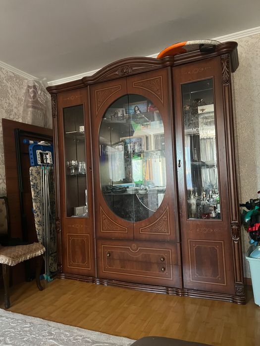 Продам сервант для гостиной б/у