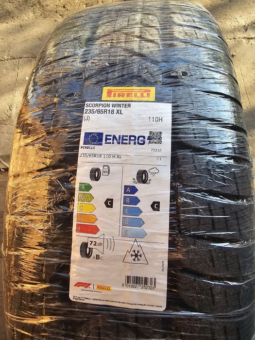Vând 4 anvelope noi Pirelli Scorpion Winter 235/65 R18 110H DOT 2022,