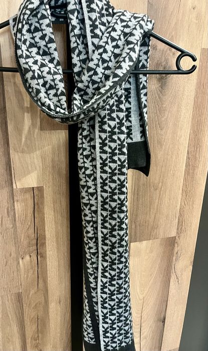 Уникален шал Michael Kors