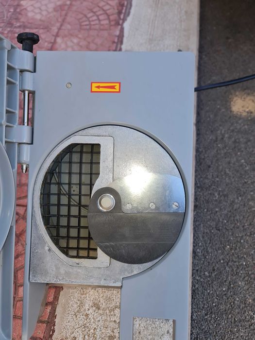 AURA TV 150 robot profesional de taiat zarzavaturi pentru Restaurante