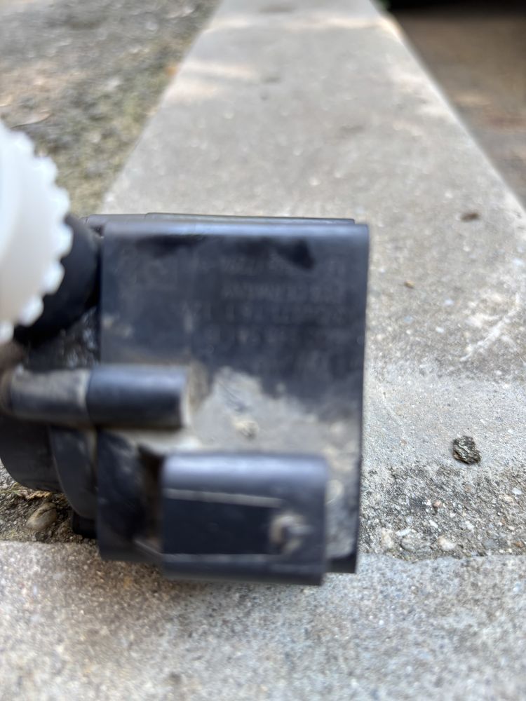 Vand pompa de apa suplimentra 3 VW, cod 5Q0 965 561 B