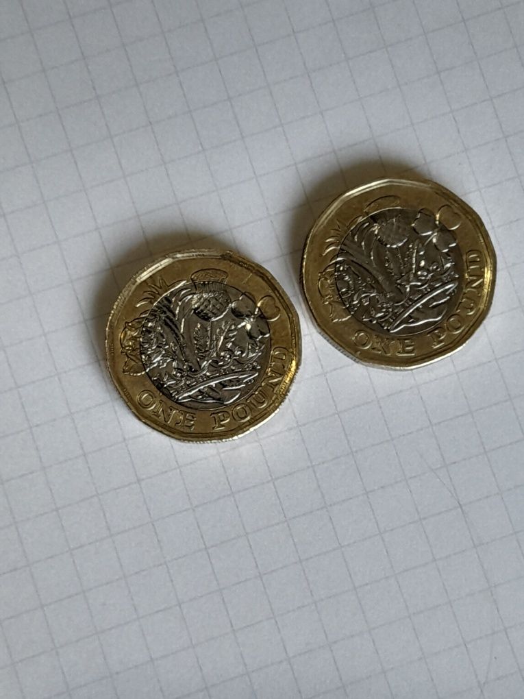 Vând 2 monede 1 pound UK Regina Elizabeth. Anul 2018,2017