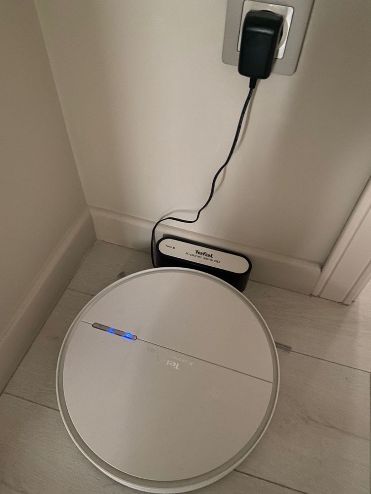 продам робот пылесос от Tefal