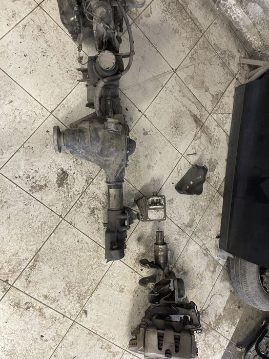 Счупен преден мост за Wrangler JL