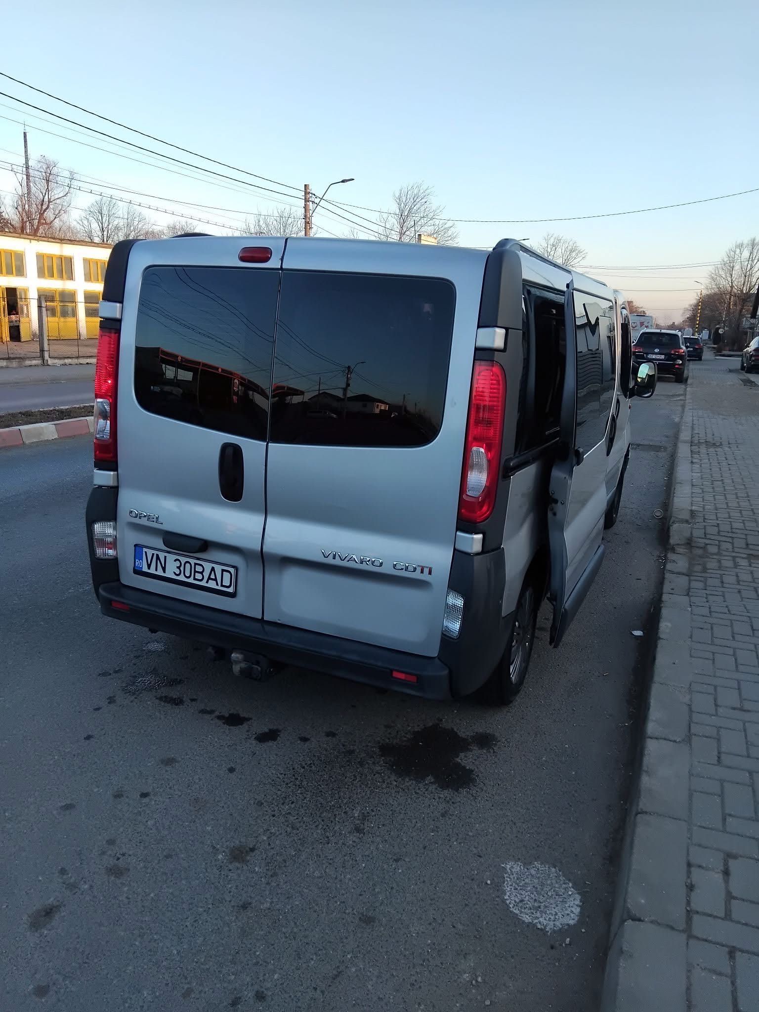 Vând Opel vivaro 2.0diesel 115cp, an 09.2008
