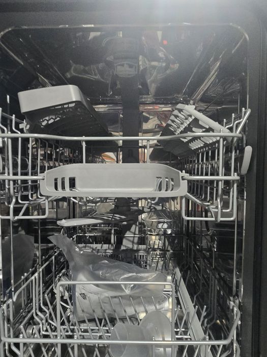 Нова свободностояща съдомиялна Бош/Bosch 45 см инокс